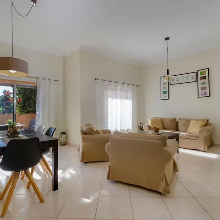 Balaia - Fantástica Moradia 6 Com Acesso Directo à Piscina Olhos de Agua (Albufeira)