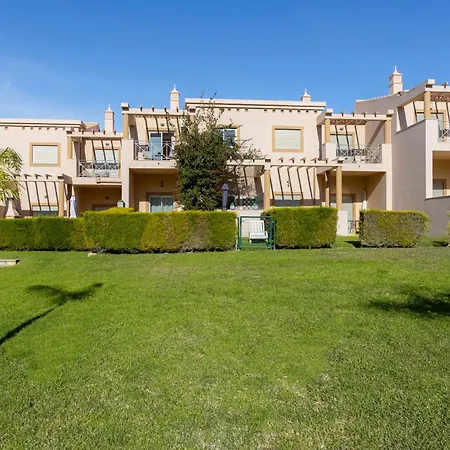 Casa de Férias Balaia - Fantástica Moradia 6 Com Acesso Directo à Piscina Olhos de Agua (Albufeira)